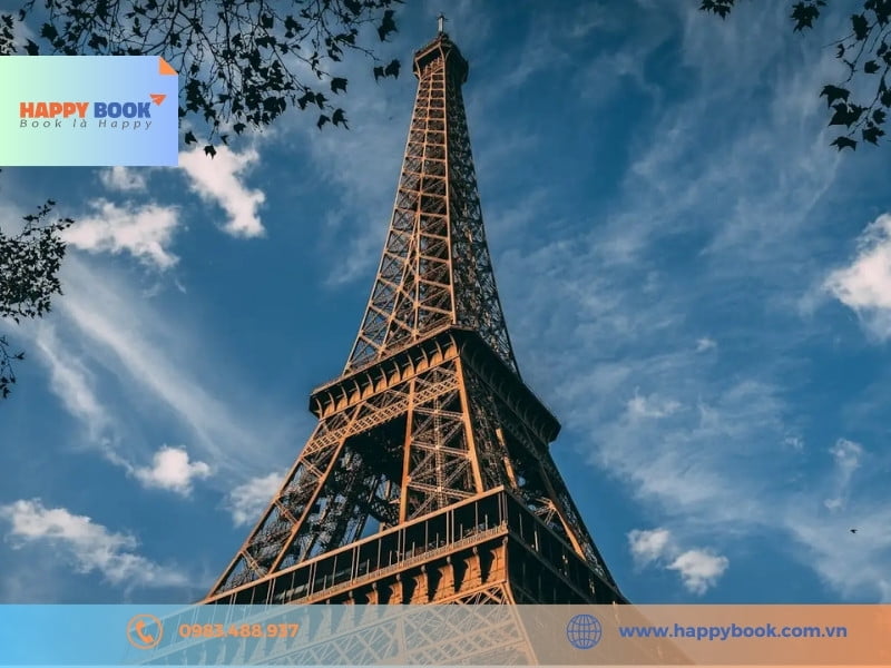 Tháp Eiffel - điểm du lịch tuyệt vời tại Pháp