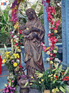 Tại Sao Đức Mẹ Mekong Được Nhiều Du Khách Hành Hương Lựa Chọn?