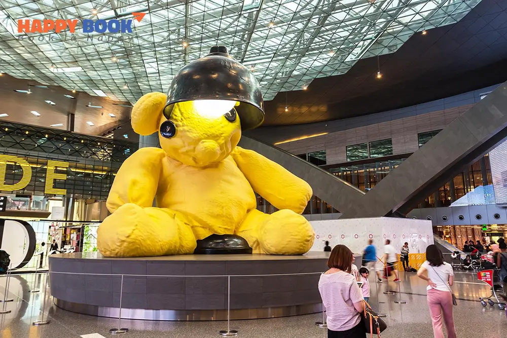 Lamp Bear gây ấn tượng các hành khách khi đặt chân đến sân bay Doha