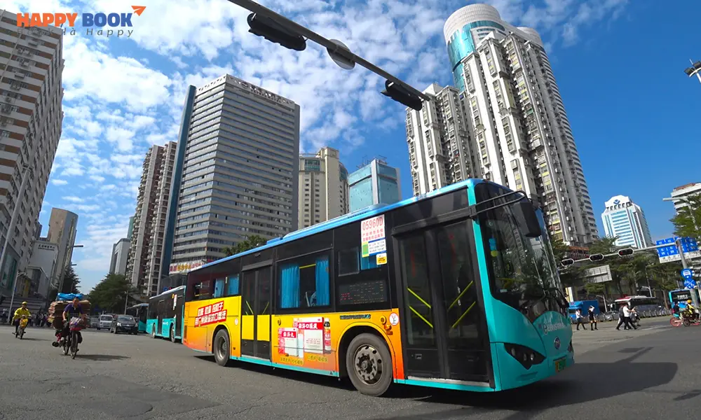 Bạn có thể lựa chọn di chuyển bằng xe bus