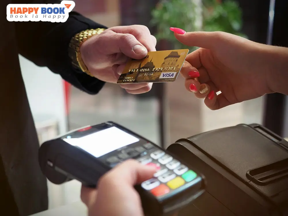 Mang theo tiền mặt và thẻ tín dụng khi đi nước ngoài 