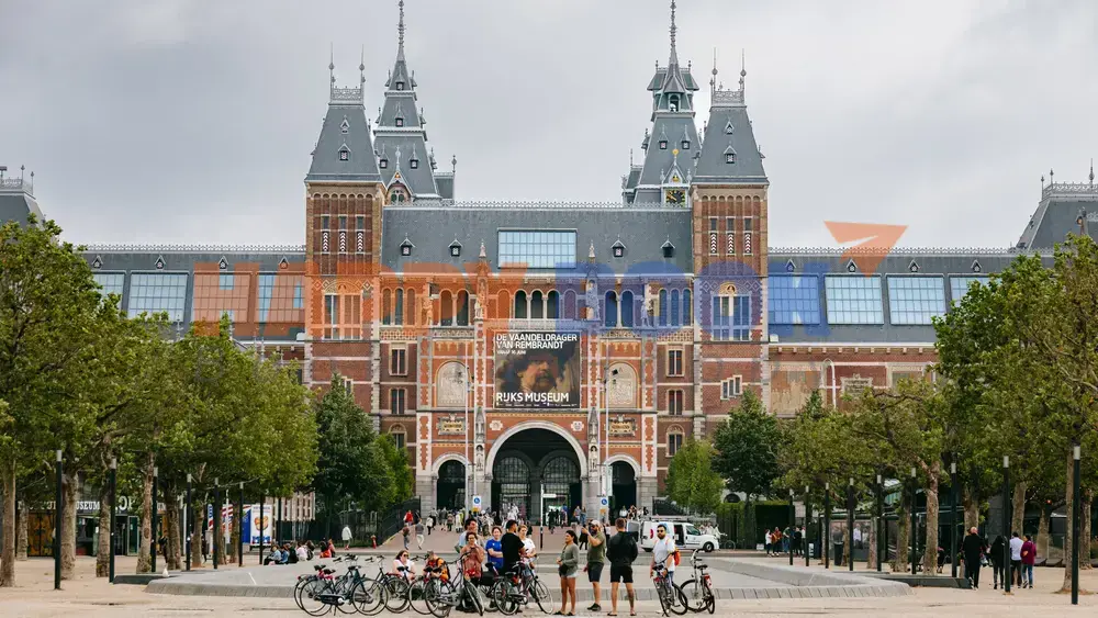 Khung cảnh bên ngoài bảo tàng Rijksmuseum